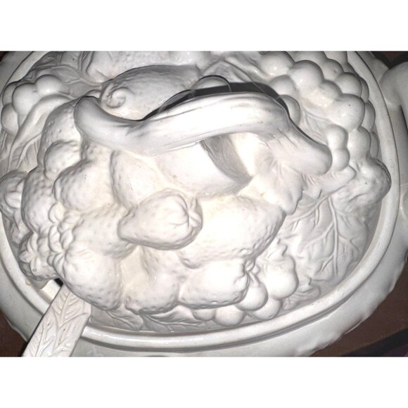 Gibson Everyday White Ceramic Tureen With Lid & Ladle - Picture 4 of 8